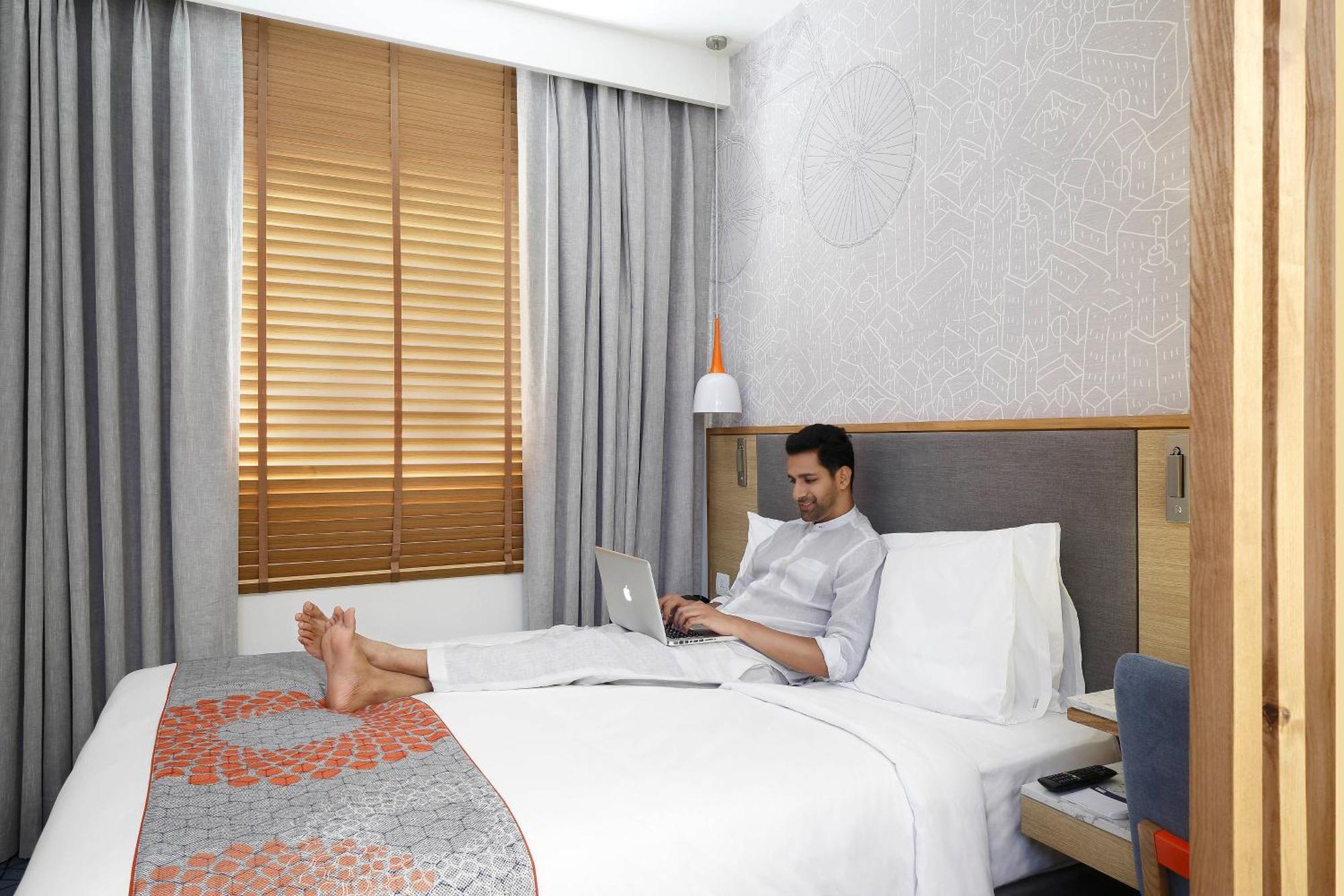 Holiday Inn Express Ahmedabad Prahlad Nagar By Ihg Экстерьер фото