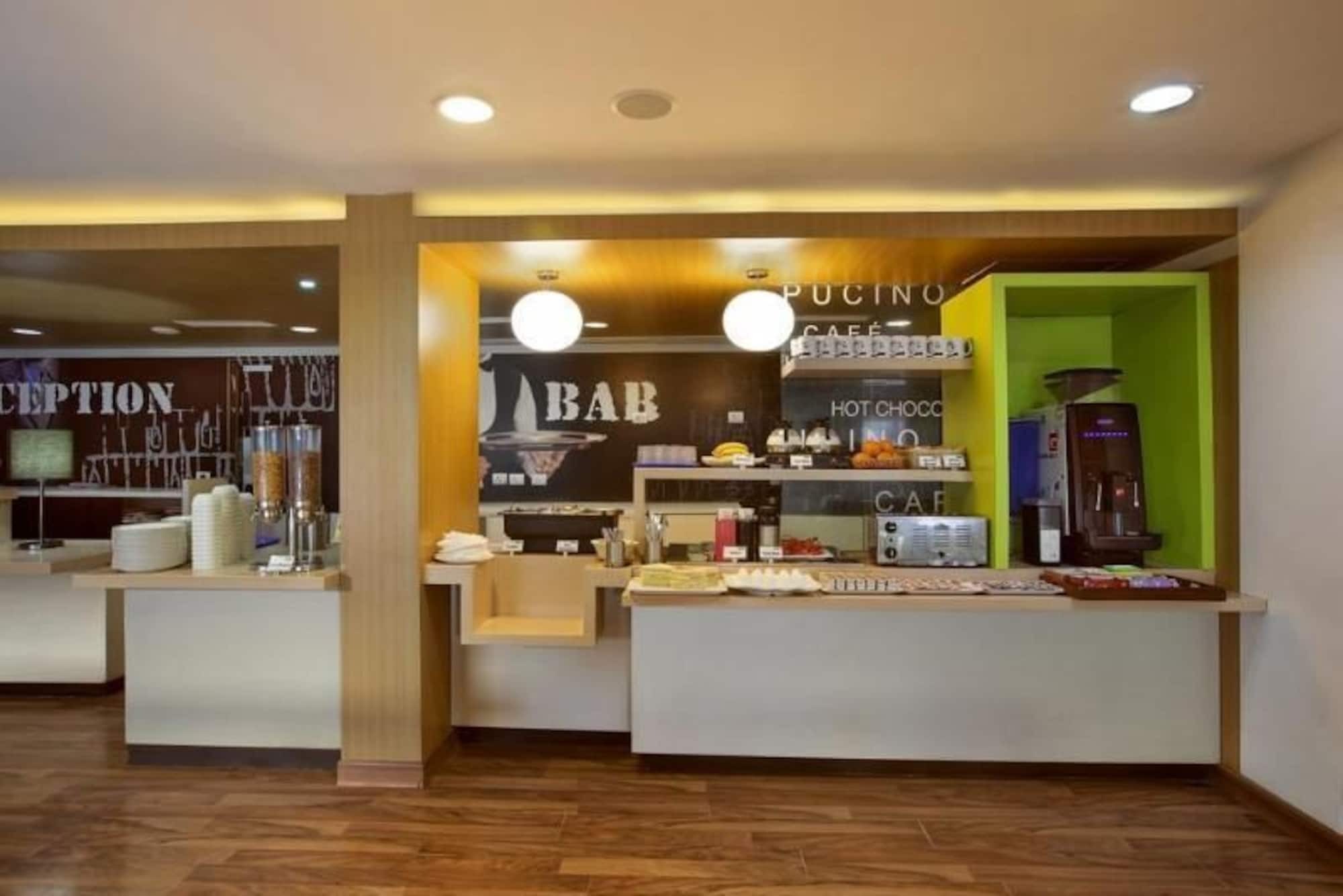 Holiday Inn Express Ahmedabad Prahlad Nagar By Ihg Экстерьер фото
