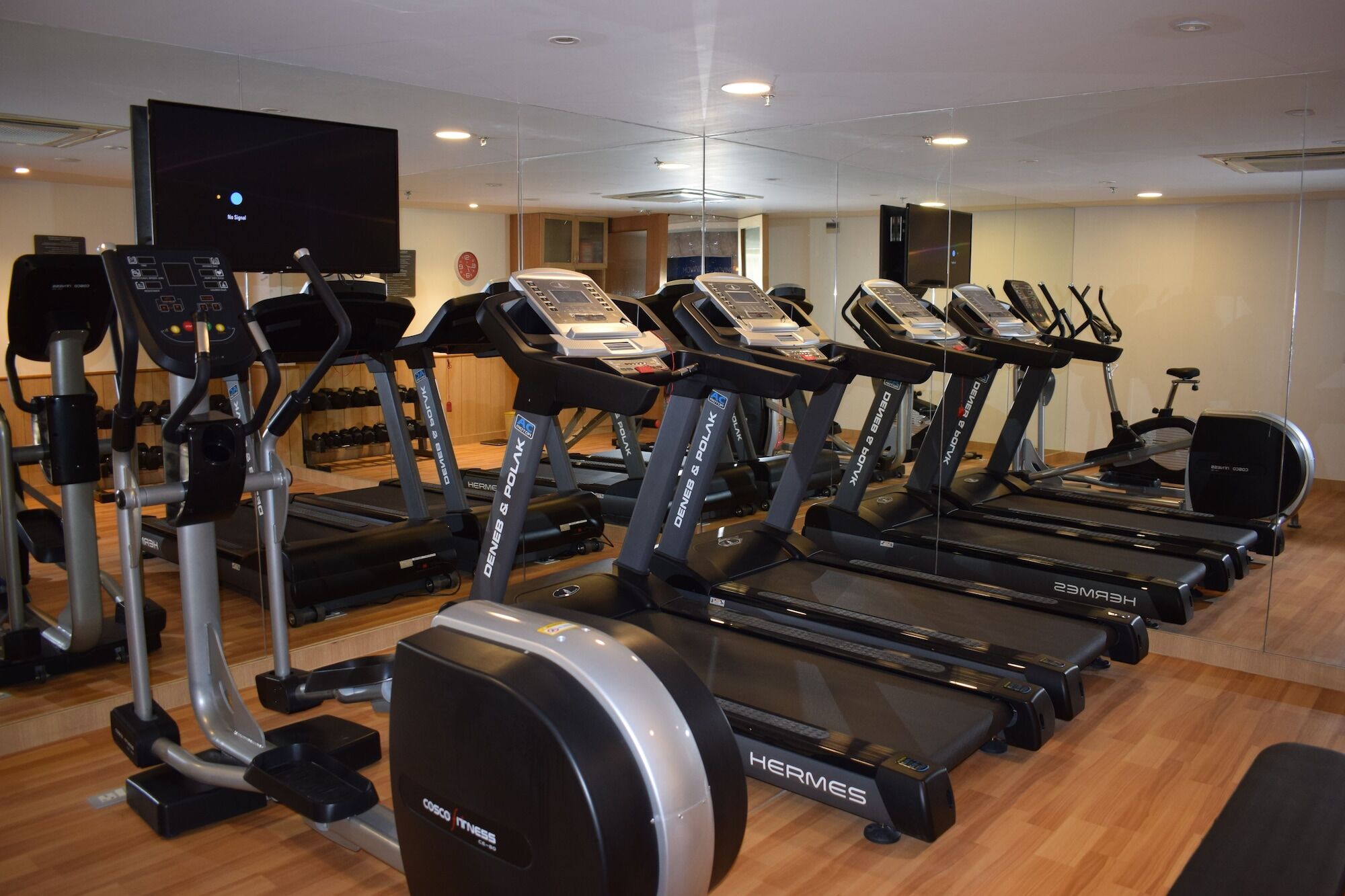 Holiday Inn Express Ahmedabad Prahlad Nagar By Ihg Экстерьер фото